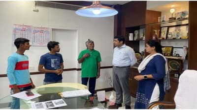 Surat : સ્મીમેર શેલ્ટર હોમની પ્રવૃત્તિના સોશિયલ મીડિયા પર અપડેટ વીડિયોને કારણે 3 વર્ષથી ગુમ વૃદ્ધનું પરિવારજનો સાથે પુનઃ મિલન