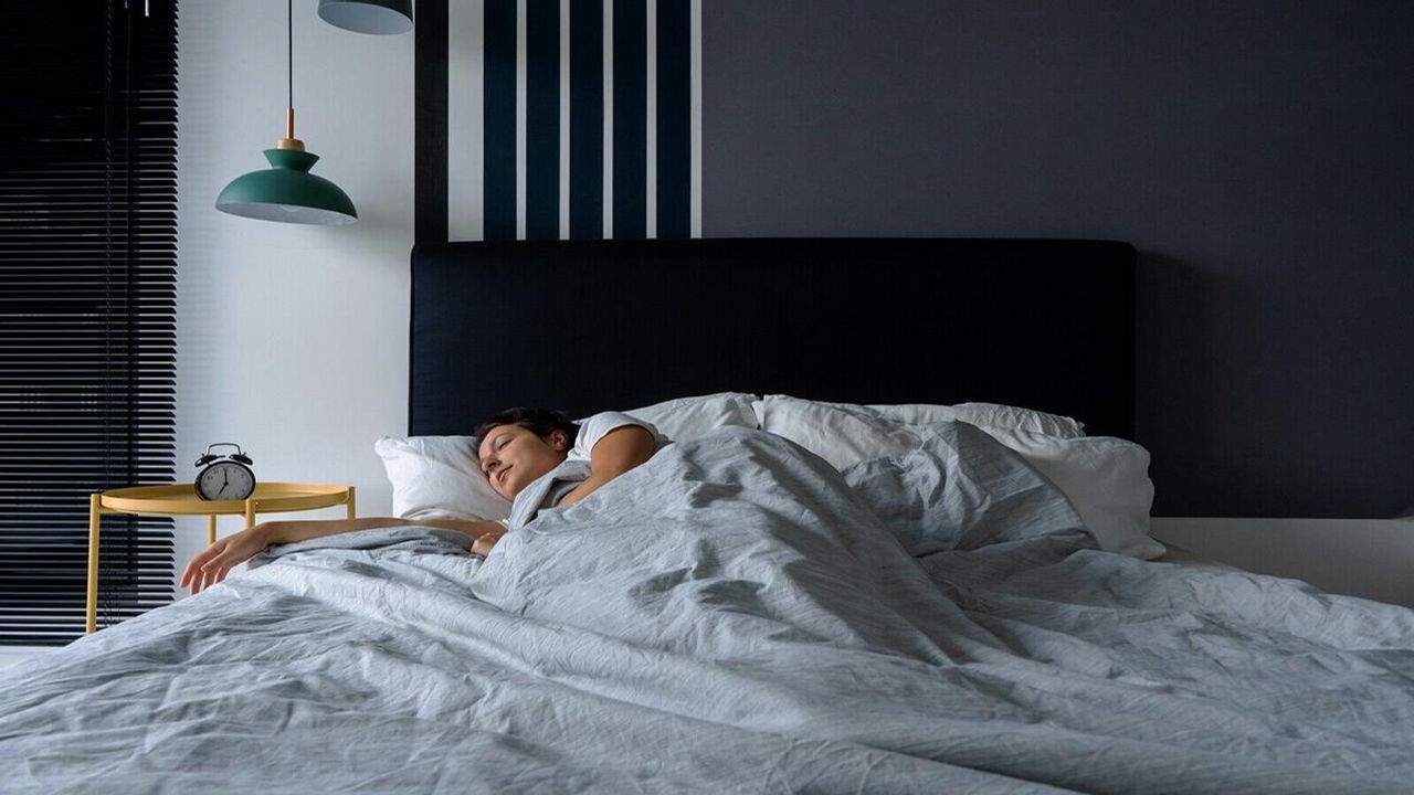 Health : રાત્રે લાઈટ ચાલુ રાખીને ઊંઘવાથી પણ પહોંચે છે સ્વાસ્થ્યને નુકશાન, અભ્યાસમાં બહાર આવ્યુ તારણ