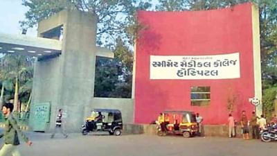Surat : સ્મીમેર હોસ્પિટલ રેગિંગ પ્રકરણ : તપાસ કમિટી દ્વારા ભોગ બનનાર જુનિયર ડોક્ટર્સનું સ્ટેટમેન્ટ લેવાયું