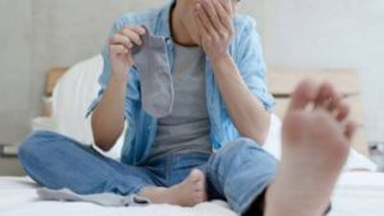 If you are bothered by foot odor, this tips will remove foot odor