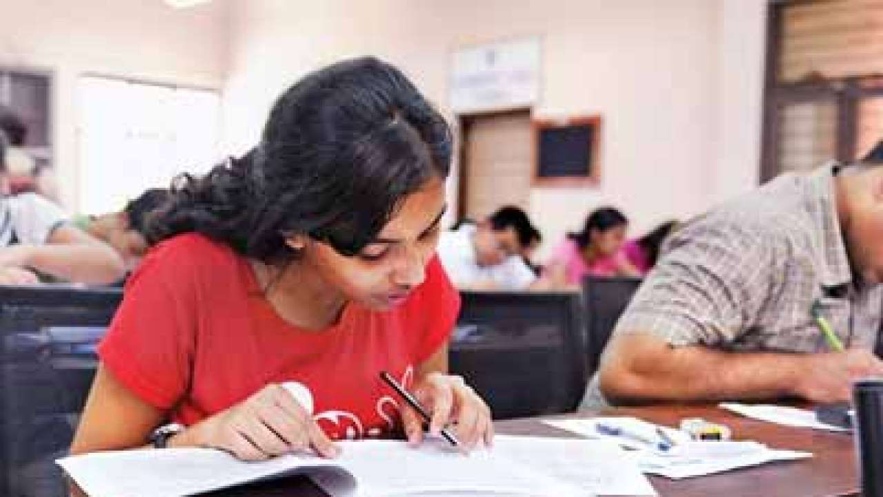 Surat : કોર્સ પૂરો કરવાના ચક્કરમાં સુરતની મોટાભાગની શાળાઓમાં ધોરણ 12 સાયન્સનો અભ્યાસ પણ શરૂ