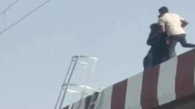 Rajasthan News: પરિવારજનોએ લગ્ન કરવાની ના પાડી તો પ્રેમી-પ્રેમિકા આત્મહત્યા કરવા પુલ પર પહોંચ્યા, હાઈવોલ્ટેજ ડ્રામામાં માલગાડી રોકાયેલી રહી