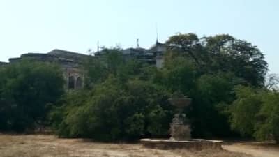 Surendranagar: લીંબડી રાજ મહેલમાં તસ્કરો બારી તોડી અલગ અલગ 10 સ્ટ્રોગરૂમમાંથી એન્ટિક વસ્તુઓ સહિતની ચોરી કરી ફરાર