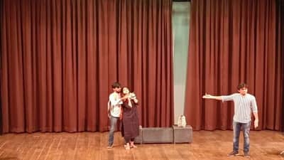 Surat : ગ્રીષ્મા હત્યા કેસ પર નાટક બન્યું, સુરતના નાટ્યકલાકારોએ સમાજને સંદેશો આપવા વિશેષ પ્રસ્તુતી તૈયાર કરી