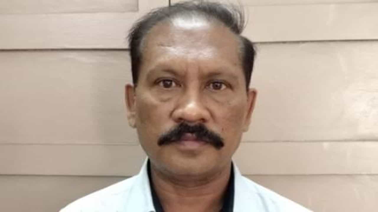 Surat : 50 હજારનો પગાર ધરાવતા શિક્ષણ સમિતિના સિનિયર ક્લાર્કે જીપીએફના નાણાં અપાવવા 7 હજારની લાંચ માંગી, એસીબીએ કરી ધરપકડ