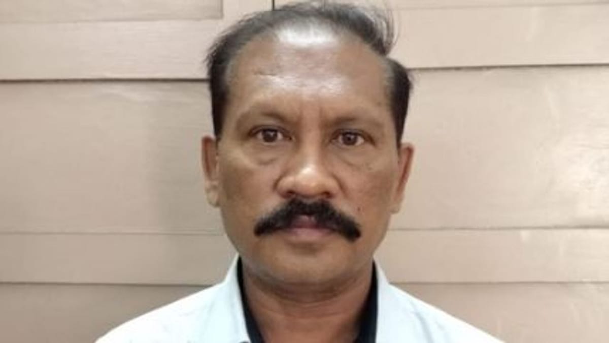 Surat : 50 હજારનો પગાર ધરાવતા શિક્ષણ સમિતિના સિનિયર ક્લાર્કે જીપીએફના નાણાં અપાવવા 7 હજારની લાંચ માંગી, એસીબીએ કરી ધરપકડ