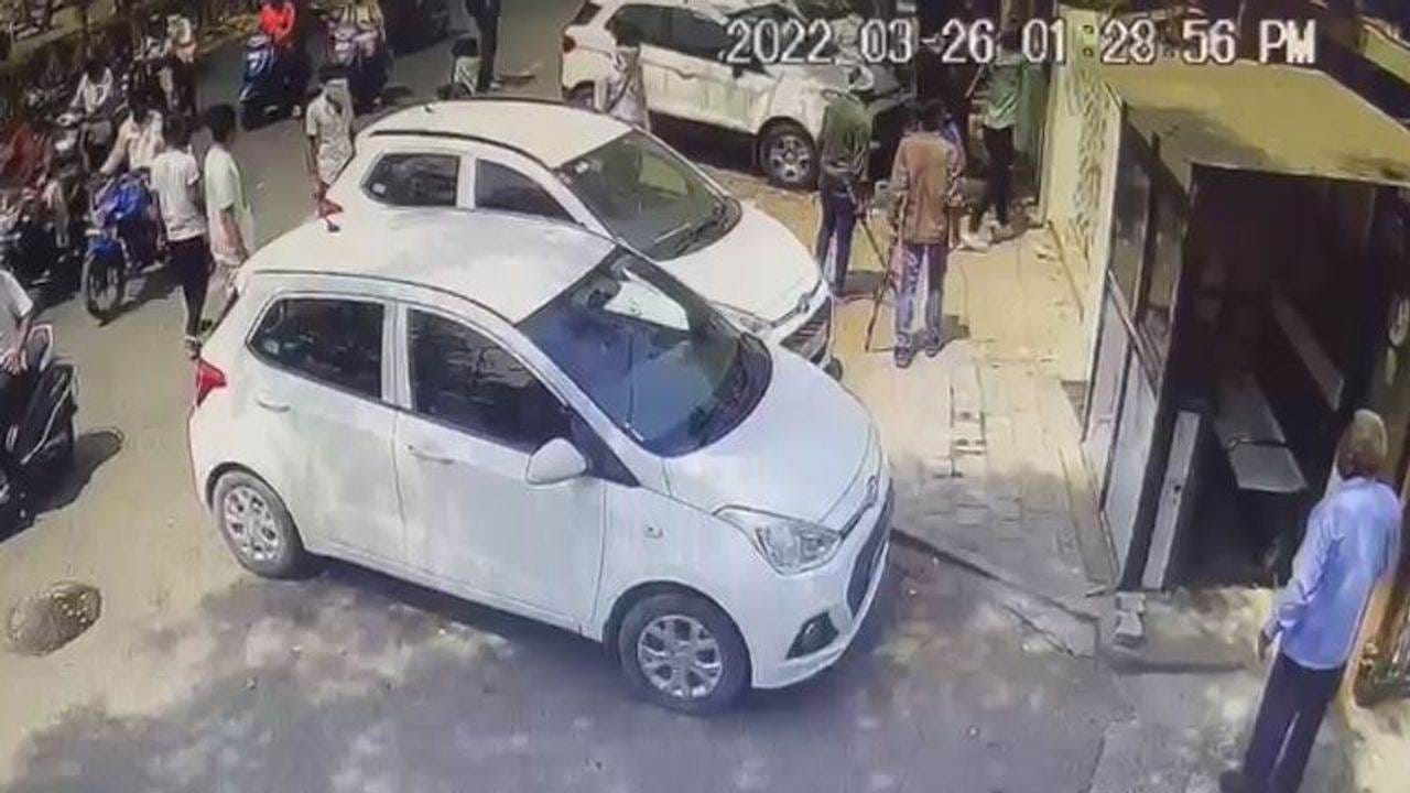 Ahmedabad: પૂર્વ વિસ્તારમાં અસામાજિક તત્વોનો આંતક, મકાનની દલાલી કરતા વ્યક્તિના ઘર જઈ સાતથી આઠ લોકોએ તોડફોડ કરી