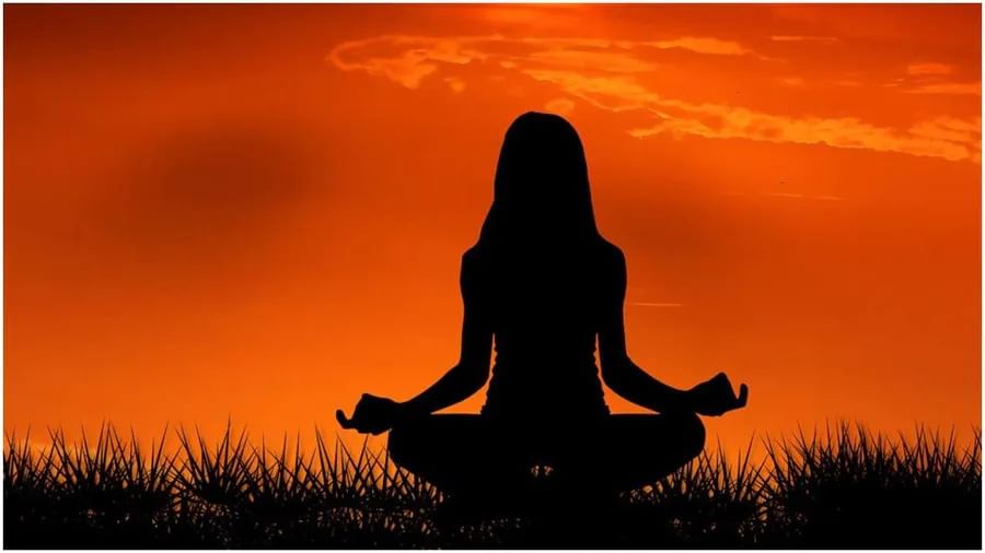 Yoga Asanas : તણાવ દૂર કરવા અને સારી ઊંઘ માટે ખૂબ જ અસરકારક છે આ યોગાસન, થશે ચોક્કસ ફાયદો