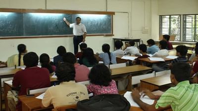 અમદાવાદની શાળાઓમાં દ્વિભાષી માધ્યમની શરૂઆત થઈ,  જૂન 2022 થી 'ગ્લોબલ ગુજરાતી માધ્યમ' માં બાળકોને ભણાવવામાં આવશે