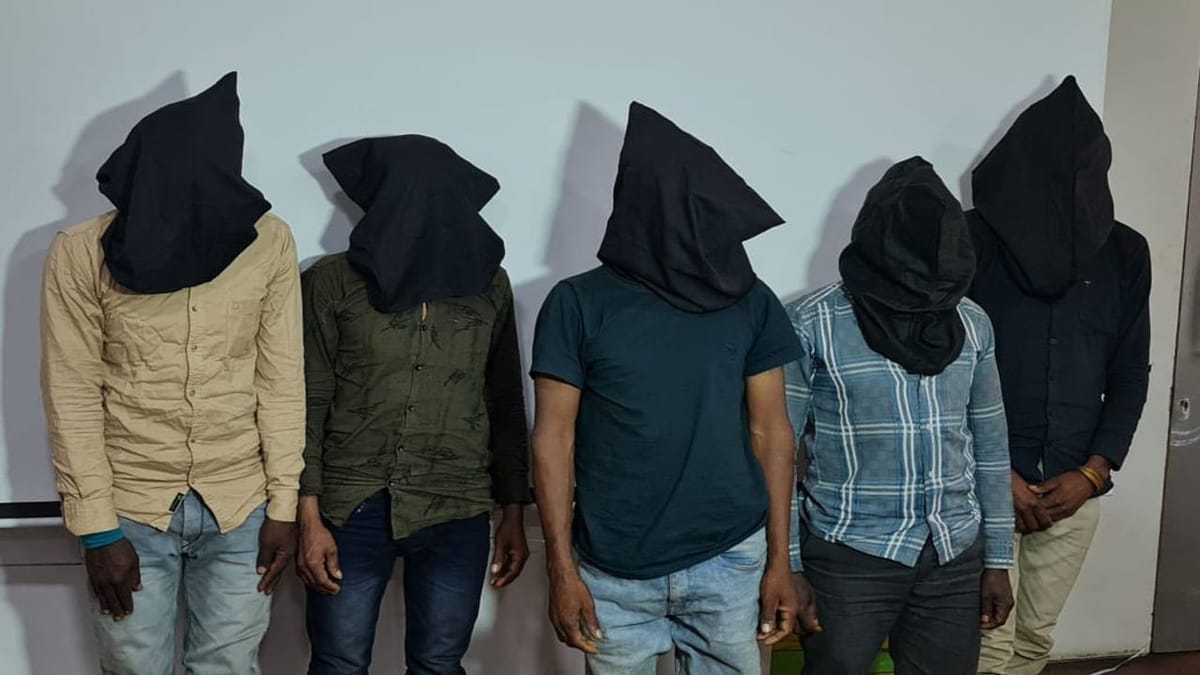 Rajkot : રાત્રીના સમયે ખેતરમાં રહેતા લોકો પર હુમલો કરીને લૂંટ ચલાવતી લૂંટારૂ ગેંગ ઝડપાઇ