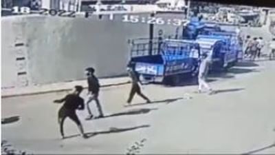 Ahmedabad :  ધૂળેટીની ઉજવણી સમયે ગોમતીપુરમાં બે જૂથ વચ્ચે પથ્થરમારો, સીસીટીવીમાં કેદ થયેલા પથ્થરમારાના દ્રશ્યો