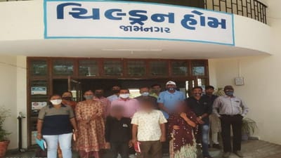 Jamnagar: રેલ્વે સ્ટેશન પર મળેલા થાનગઢના કિશોરનું પરિવાર સાથે પુન:મિલન, ચાઈલ્ડ હેલ્પ ડેસ્ક 1098 તથા બાળ કલ્યાણ સમિતિનો ઉમદા પ્રયાસ રંગ લાવ્યો