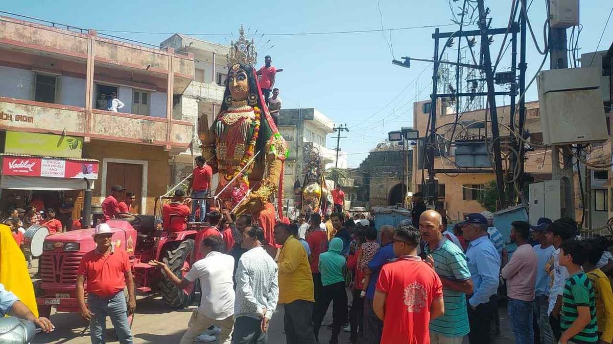 Jamnagar: ભોઈ સમાજ દ્વારા હોળીનો ઉત્સાહ અને ઉમંગ, પરંપરાગત રીતે ઉજવણી