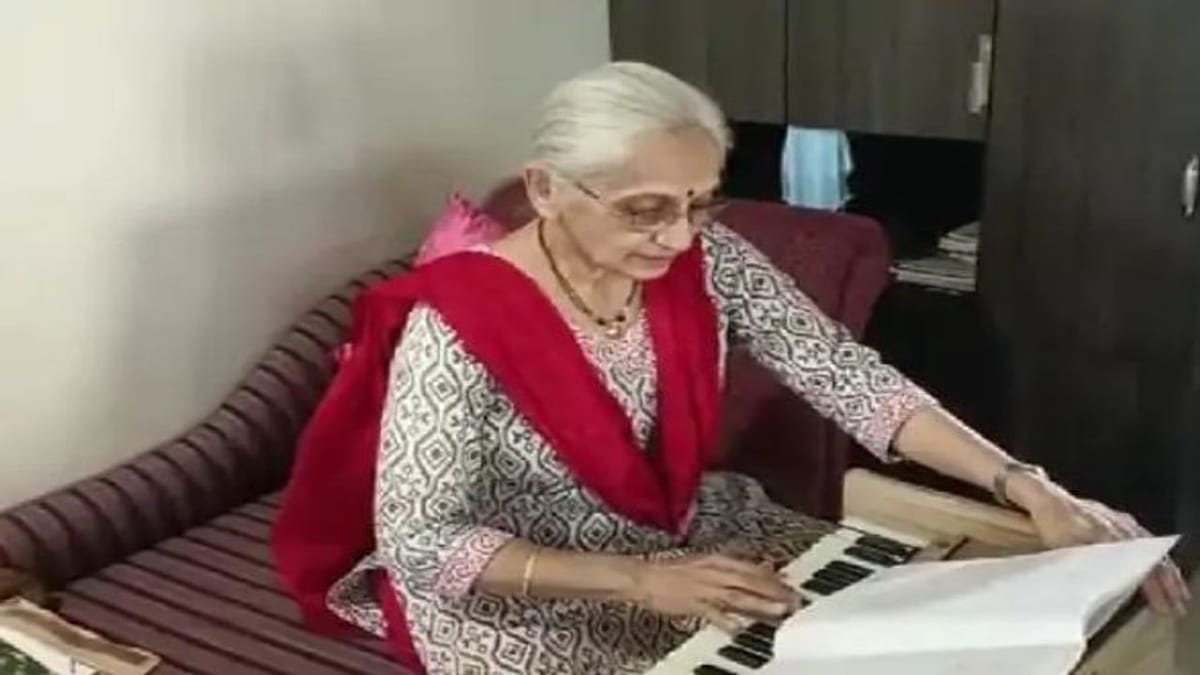 નવસારીના દાદીનો ધમાકેદાર ડાન્સ ખૂબ જ વાયરલ, દાદીનો ડાન્સ જોઇ તમે ફિલ્મ અભિનેત્રીના ડાન્સને ભૂલી જશો