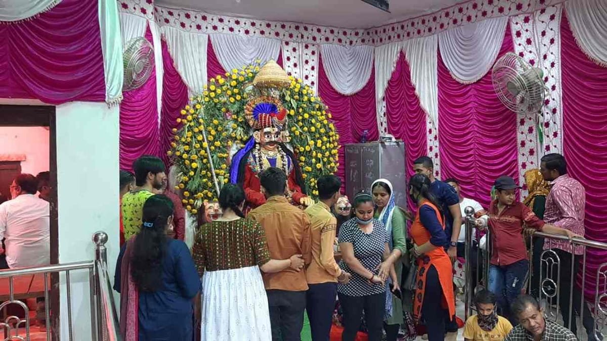 અમદાવાદમાં એક એવું મંદિર જે વર્ષમાં બે દિવસ હોળી અને ધુળેટી પર્વ પર જ ખુલે છે, જ્યાં ભક્તોની ભીડ જામે છે