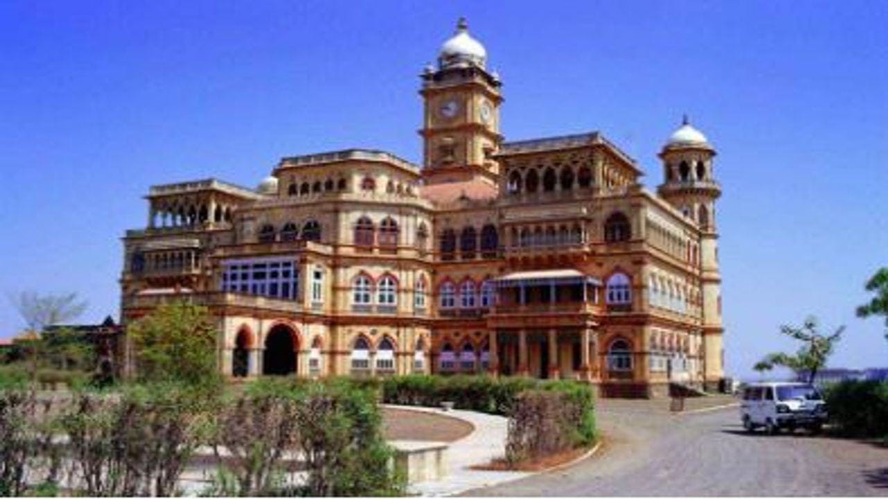 MORBI : વાંકાનેરના રાજસાહેબ કેશરીદેવસિંહજી ઝાલાનો રાજતિલક વિધિ મહોત્સવ, સંતો-મહંતો, ક્ષત્રિય આગેવાનો જોડાયા