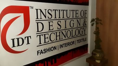 Surat : પાર્લે પોઈન્ટ વિસ્તારમાં કોમર્શિયલ કોમ્પ્લેક્ષના બેઝમેન્ટમાં ગેરકાયદેસર ટ્યૂશન ક્લાસમાં આગનો બનાવ, પાંચ વિદ્યાર્થીઓનો બચાવ