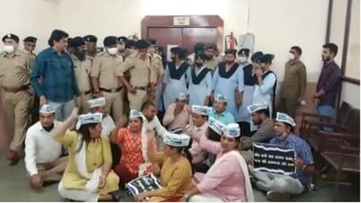 Surat : એસટીએમ કૌભાંડ મુદ્દે મનપા કચેરી પર હલ્લાબોલ, આપના 14 કોર્પોરેટરો વિરૂદ્ધ પોલીસ ફરિયાદ