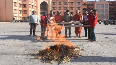 SURAT : કતારગામમાં ગુરુકુળ વિદ્યાલયમાં પોલીસ સાથે અનોખી રીતે હોળી કરી સંદેશો પાઠવ્યો