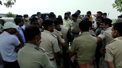 સુરેન્દ્રનગર : ધ્રાંગધ્રાના જીવા ગામમાં વીજ ટાવરો ઉભા કરવા મામલે ખેડૂતોનો વિરોધ, યોગ્ય વળતર ચુકવ્યા વગર વીજટાવરો નખાતા હોવાનો આક્ષેપ