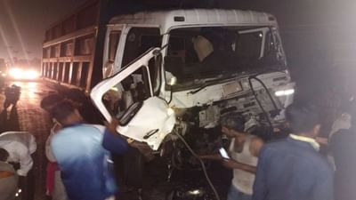 હજીરા રોડ પર મોડી રાત્રે બે ટ્રકો વચ્ચે જબરજસ્ત ટક્કર : કેબિનમાં ફસાયેલા ડ્રાઈવરને ફાયર જવાનોએ મહામુસીબતે બહાર કાઢ્યો