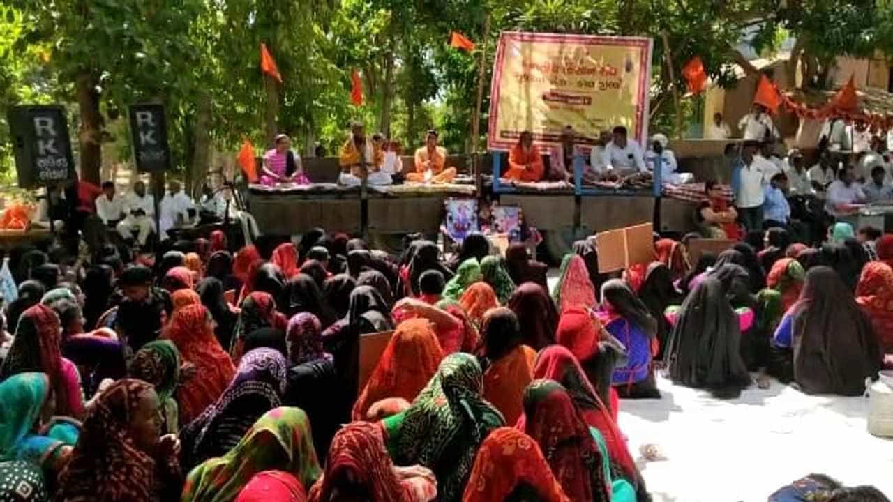 Kutch: પાણી માટે ટ્રેક્ટર યાત્રા, દુધઇ કેનાલનુ અધૂરૂ કામ પૂરૂ નહીં કરાય તો 10 મેથી અચોકકસ મુદતના ધરણા