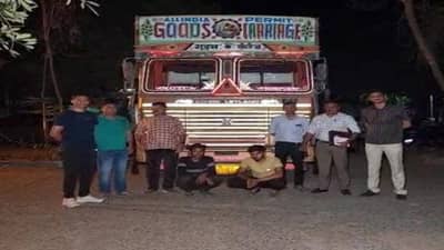 ખેડા : નડિયાદમાં ડેરીફાર્મની આડમાં કતલખાને મોકલાતા પશુઓની હેરફેરનું રેકેટ ઝડપાયું