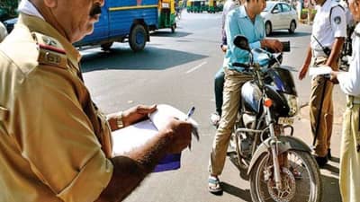 Surat : વાહનચાલકો પાસેથી નાણા ઉઘરાવવાના વાયરલ થયેલા વિડીયો મામલો, છ ટ્રાફિક બ્રિગેડ કર્મીઓને ફરજ મોકૂફ કરાયા