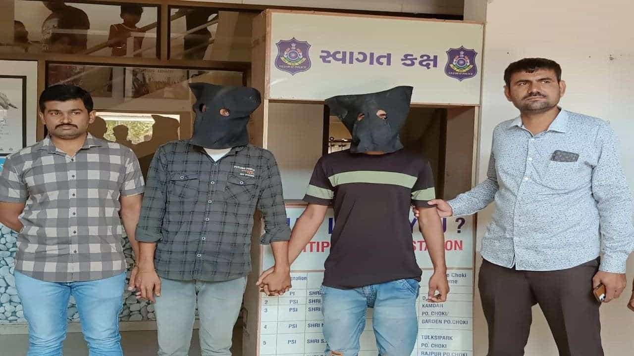 અમદાવાદ શહેરમાં નકલી પોલીસનો વધતો આતંક, નરોડા, એલીસ બ્રિજ બાદ હવે ગોમતીપુરમાં નકલી પોલીસ ઝડપાયા