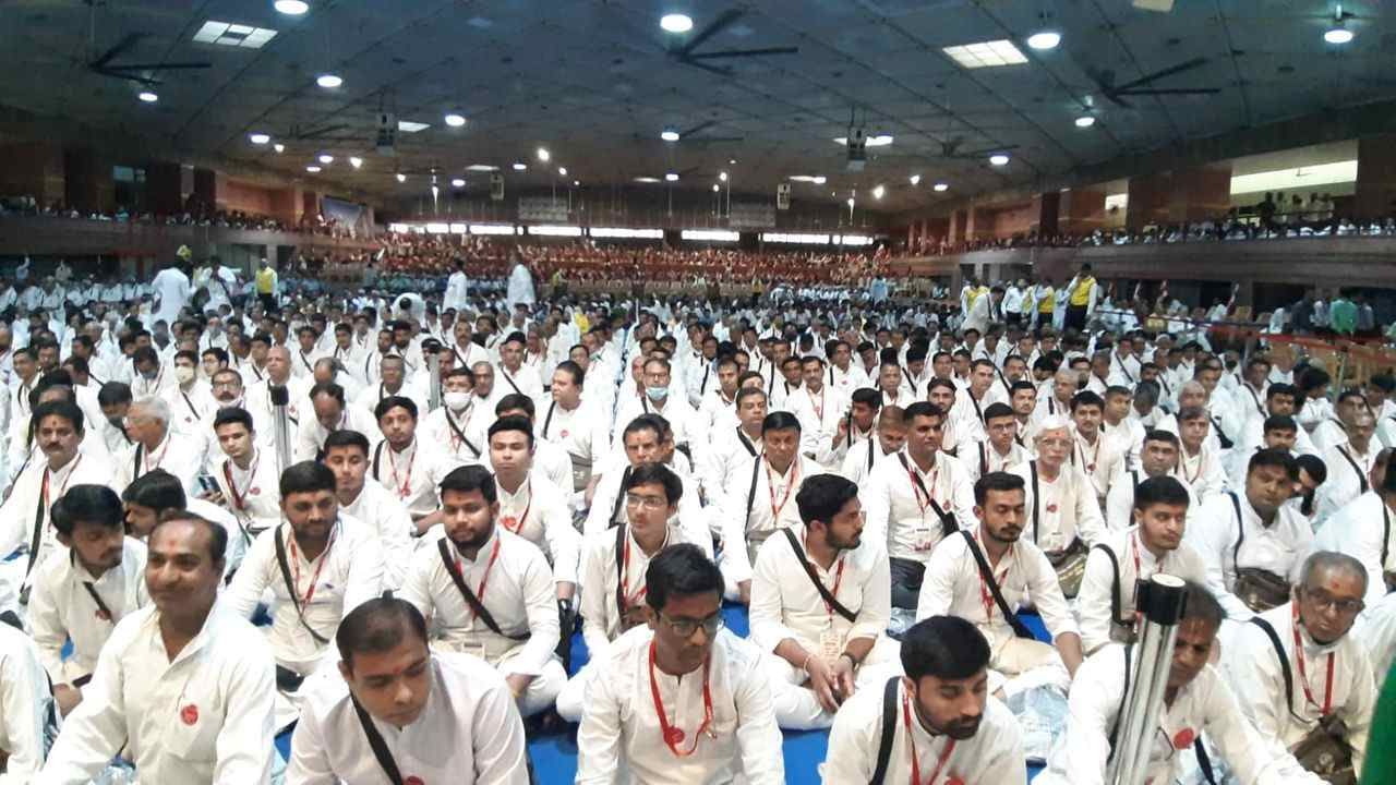 Ahmedabad: Shatabdi Sevak salutation ceremony was held at Shahibaug BAPS temple