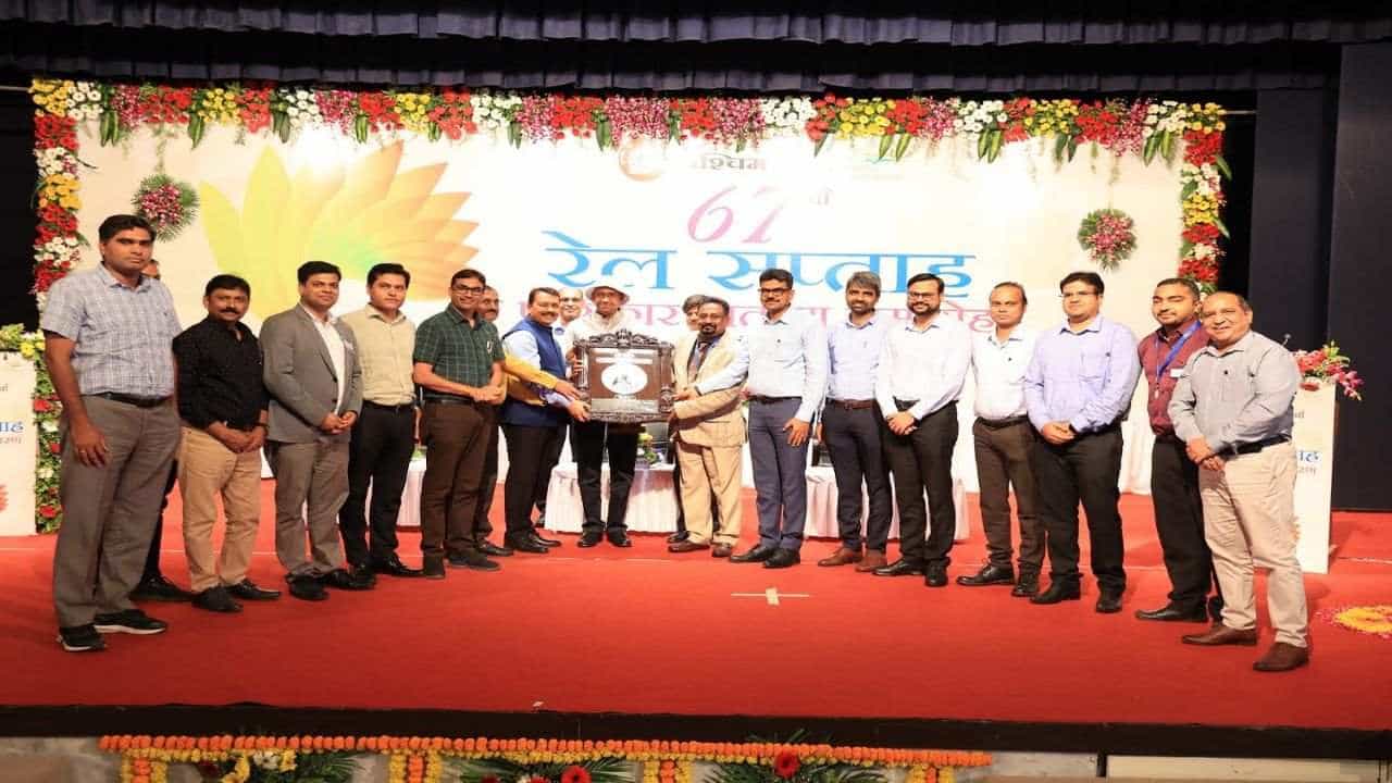 અમદાવાદ રેલવે ડિવિઝનને મળ્યો મહાપ્રબંધક એફિશિએન્સી શીલ્ડ સહિત કુલ 10 બેસ્ટ પર્ફોમન્સ શીલ્ડ