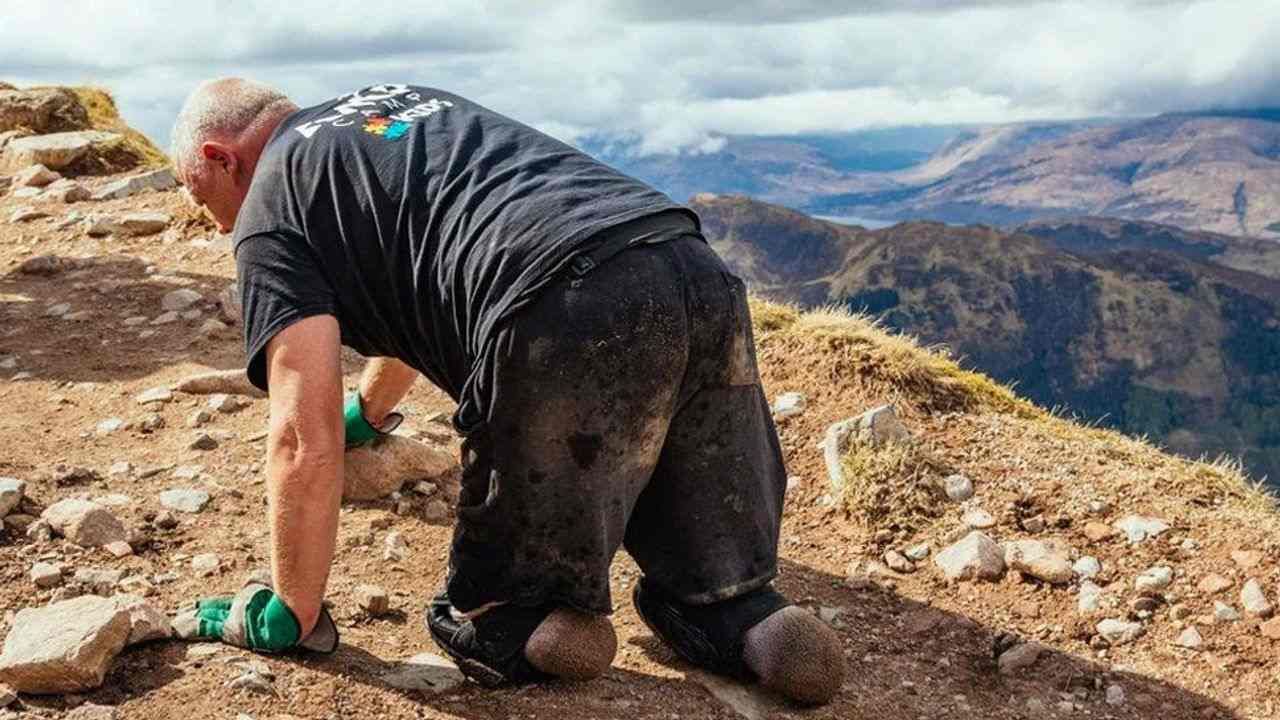 Paul Ellis: બંને પગ ગુમાવેલા વ્યક્તિએ લોકોને કરી દીધા હેરાન, સરકીને ચઢ્યો યુકેનું સૌથી ઊંચું પર્વત શિખર