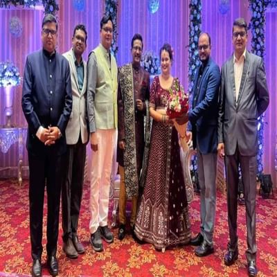 
IAS ટીના ડાબી ઘણા સમયથી પ્રદીપ ગાવંડે સાથે લગ્નના સમાચારને કારણે ચર્ચામાં હતી. આખરે ટીના અને પ્રદીપ લગ્નના બંધનમાં બંધાઈ ગયા છે.