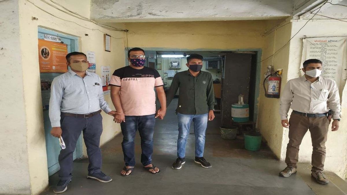 Ahmedabad : કારંજ પોલીસે બાળકોને નશાના રવાડે ચઢાવી ભીખ મંગાવાના કેસના વધુ એક વ્યકિતની ધરપકડ કરી