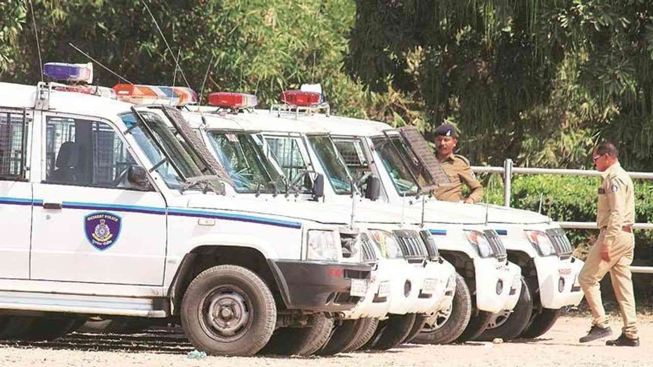 Ahmedabad : આર્મ્ડ પોલીસ કોન્સ્ટેબલે જ પોલીસની ટીમ સાથે ઝપાઝપી કરી, ગુનો નોંધાયો
