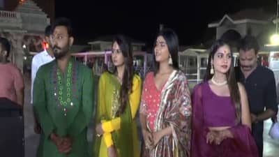 નાયકા દેવી ફિલ્મના કલાકારોએ શક્તિપીઠ અંબાજીમાં ગરબા કરીને ફિલ્મનું પ્રમોશન કર્યું