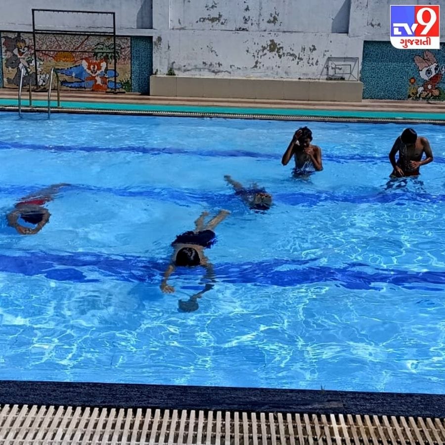  કોરોનાકાળ બાદ ફરી એક વખત શહેરના સ્વીમીંગ પુલ ધમધમતા થયા છે. ત્રણ વર્ષ બાદ એએમસી સંચાલિત સ્વીમીંગ પુલ હાઉસ ફુલ થયા છે.