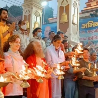 સુપરસ્ટાર અભિનેતા અમિતાભ બચ્ચન તાજેતરમાં ઉત્તરાખંડના ઋષિકેશની મુલાકાતે ગયા હતા અને ત્યાં પૂજા પણ કરી હતી. અભિનેતાની કેટલીક તસવીરો અને વીડિયો  સામે આવ્યા હતા, જેમાં તે પરમાર્થ નિકેતન ખાતે ગંગા આરતી કરતા જોવા મળ્યા હતા. સ્વામી ચિદાનંદ સરસ્વતી પણ તેમની સાથે હતા.