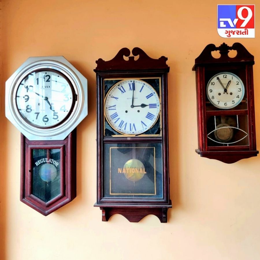 સિરાજ ભાઈના એન્ટી ઘડિયાળોના સંગ્રહમાં આજે અંદાજે 150થી વધુ ઘડિયાળો છે. જે તેમની 20 વર્ષની અવિરત મહેનતનું ફળ છે. જેમાં ફ્રાંસની ormulu table clock અને wallclock, જર્મનીની hermle, kiengel, kenienger, urgos, Gustav Baker, Howard Miller, સ્વિટ્ઝર્લૅન્ડની Atmos clock અને pocketwatches, જાપાનની Seiko, નેધરલેન્ડની zandam, ઇંગ્લેન્ડની Enfield and Smith, અને બીજી ઘણી બધી single fusee clocks, અને અમેરિકાની St. Thomas, ansonia, Waterbury, અને બીજી ઘણી બધી વેરાયટી આવેલી છે.