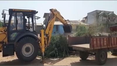 Anand: ખંભાતના હિંસાગ્રસ્ત વિસ્તારમાં તોફાનીઓ પર UPની જેમ બુલડોઝર નીતિ અપનાવાઇ, તોફાનીઓના ગેરકાયદે દબાણો દૂર કરાયા