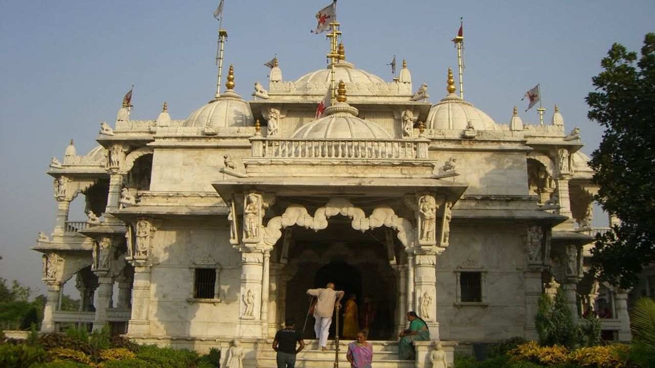 છપૈયાના આ જ સ્થાન પર થયું હતું પ્રભુ સ્વામિનારાયણનું પ્રાગટ્ય, સ્વામિનારાયણ જયંતીએ જાણો છપૈયાનો મહિમા છપૈયાના આ જ સ્થાન પર થયું હતું પ્રભુ સ્વામિનારાયણનું પ્રાગટ્ય, સ્વામિનારાયણ જયંતીએ જાણો છપૈયાનો મહિમા