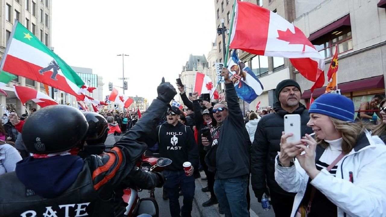 કેનેડામાં કોવિડ પ્રતિબંધો વિરુદ્ધ ફરી શરૂ થયો વિરોધ, પ્રદર્શનકારીઓ અને પોલીસ સામસામે, અનેક લોકોની ધરપકડ