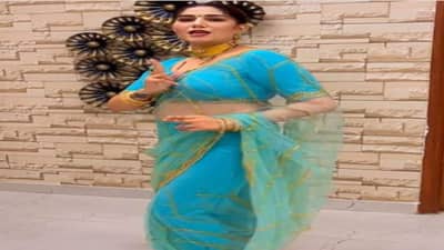 Sapna Choudhary: સાડી પહેરીને રવિનાના અખિયોં સે ગોલી મારે ગીત પર સપના ચૌધરીએ મચાવી ધૂમ