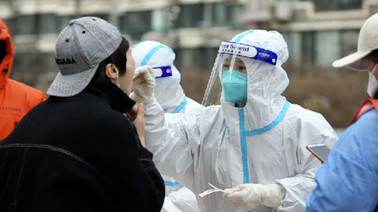 Coronavirus in China : ચીનમાં કોરોનાના વિક્રમી કેસ, ભારતે શાંઘાઈમાં કોન્સ્યુલર સેવાઓ કરી બંધ