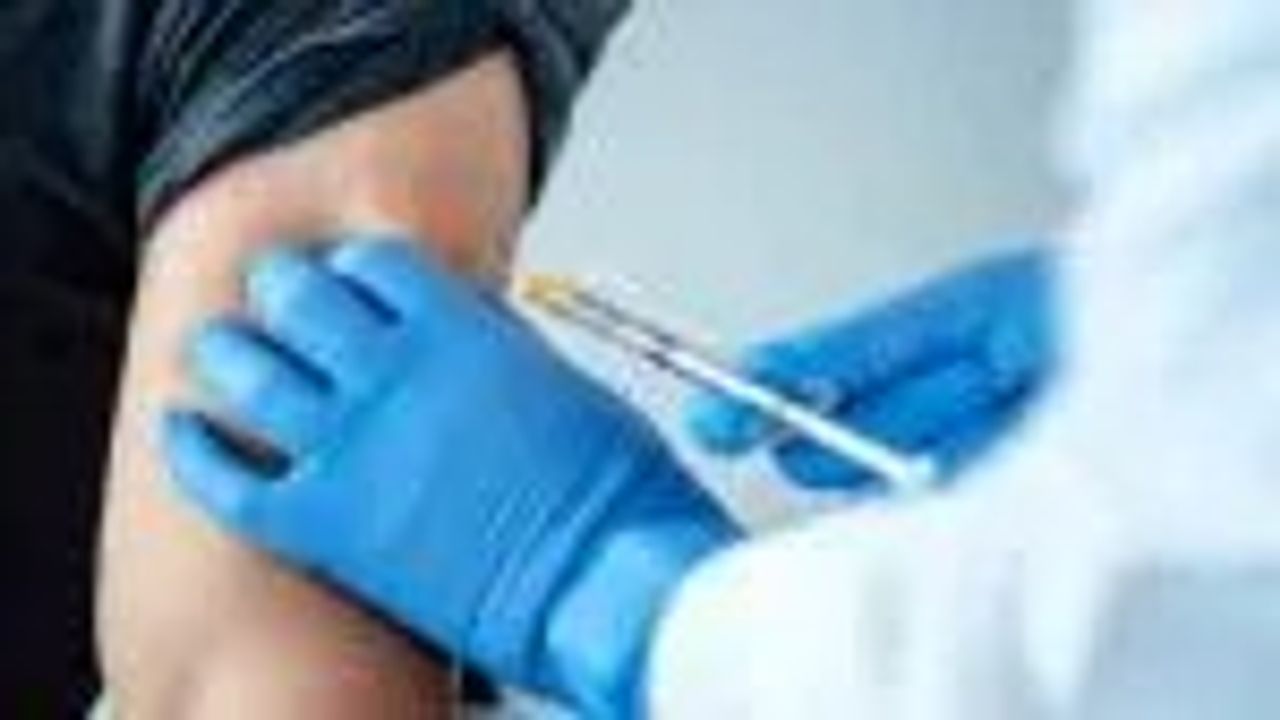 સીરમ ઈન્સ્ટિટ્યૂટે કોવિશિલ્ડના બૂસ્ટર ડોઝની કિંમત નક્કી કરી, રવિવારથી ખાનગી આરોગ્ય કેન્દ્રોમાં આટલા રૂપિયામાં ઉપલબ્ધ થશે રસી