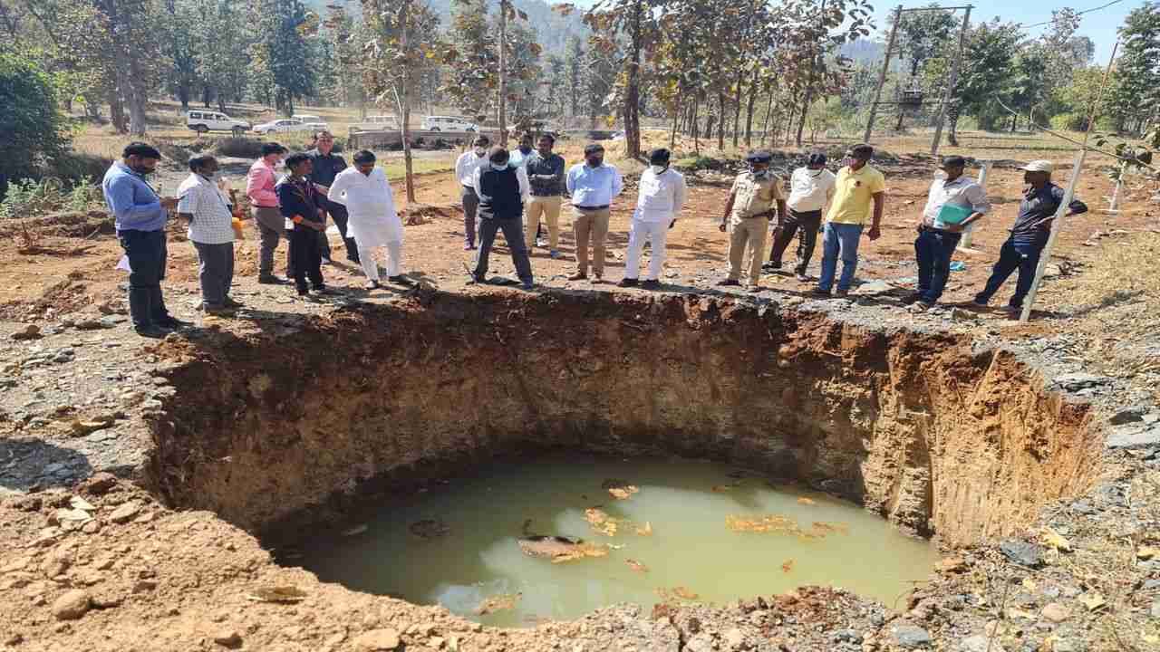Dang: કેન્દ્રની સિંચાઈ યોજના હેઠળ ડાંગ જિલ્લામાં બનતા કુવાની ગુણવત્તા ઉપર ઉઠ્યા સવાલ, ઘટનાનો વિડિઓ વાયરલ