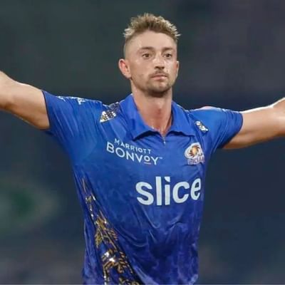 રમત ગમે તે હોય, દરેક ટીમ કે ખેલાડીએ સારો અને ખરાબ સમય જોવો જ પડે છે. ખાસ કરીને આઈપીએલ જેવી ટૂર્નામેન્ટમાં મોટા ભાગના દિવસોમાં ઘણા ખેલાડીઓએ એકસાથે ખરાબ સમયમાંથી પસાર થવું પડતું હોય છે કારણ કે આ રમતનો મૂડ હોય છે અને જો કોઈને તેના વિશે શંકા હોય તો તે છે મુંબઈ ઈન્ડિયન્સના ઓસ્ટ્રેલિયન ફાસ્ટ બોલર ડેનિયલ સેમ્સ. જેના માટે IPL 2022 ઉતાર ચડાવ વાળુ સાબિત થયું, જ્યાં તેણે બે અઠવાડિયાના ગાળામાં બે મેચ રમી અને તળેટી થી ટોચ સુધી પહોંચ્યો.