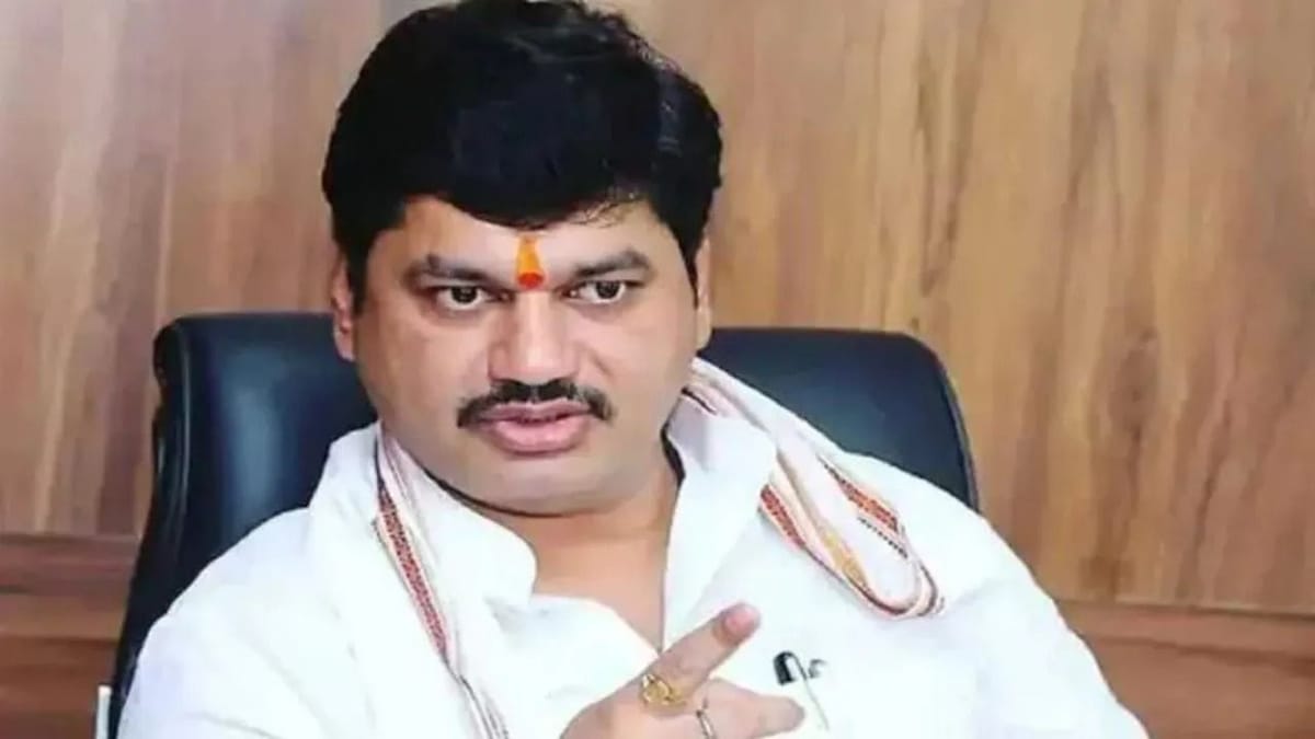 Maharashtra: મંત્રી ધનંજય મુંડે પાસેથી 5 કરોડની ખંડણી માંગવા બદલ મહિલાની ધરપકડ, બળાત્કારના આરોપમાં ફસાવવાની આપી હતી ધમકી