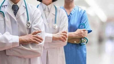 ગુજરાતમાં ત્રીજા દિવસે વધુ ઉગ્ર બની તબીબોની હડતાળ, દર્દીઓને ભારે મુશ્કેલી વેઠવાનો વારો આવ્યો