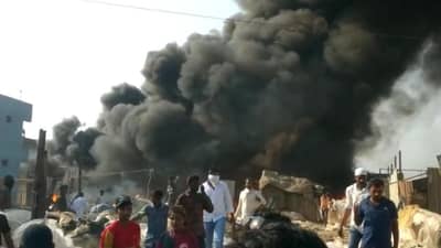 ANKLESHWR માં ભંગારના ગોડાઉનમાં લાગી ભીષણ આગ, ફાયર ફાઈટર ઘટનાસ્થળે પહોંચ્યા, જુઓ વિડીયો